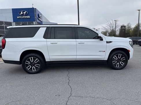 Used 2023 GMC Yukon XL AT4 w/ Technology Package image 8