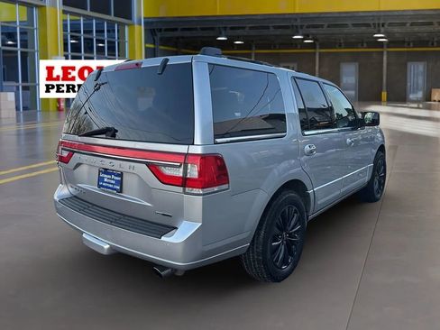 Used 2016 Lincoln Navigator Select image 5