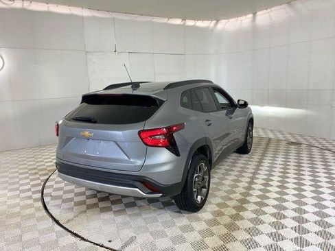 Used 2025 Chevrolet Trax LT FWD image 20