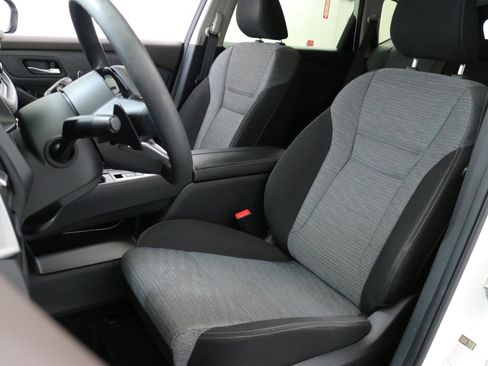 Used 2023 Nissan Rogue SV image 23