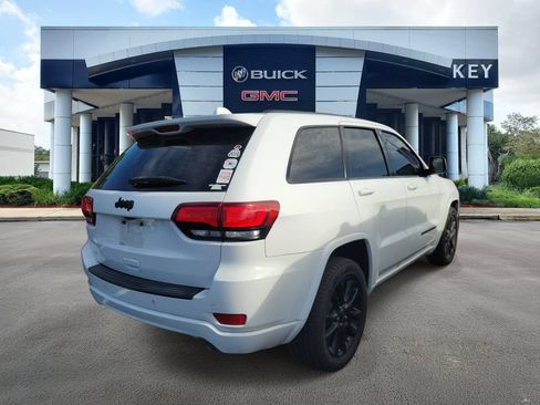 Used 2021 Jeep Grand Cherokee Laredo X RWD image 4