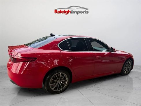 Used 2019 Alfa Romeo Giulia AWD image 4