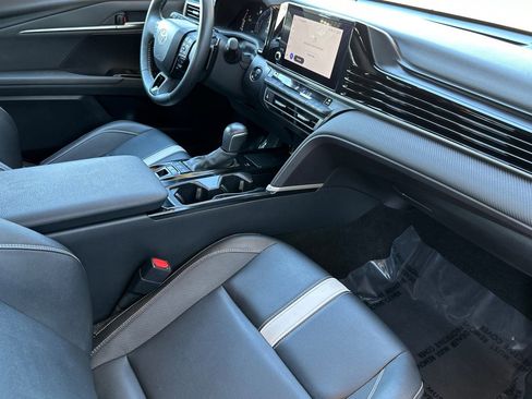 Used 2025 Toyota Camry SE image 16