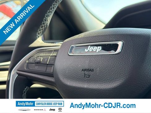 Used 2025 Jeep Grand Cherokee Limited w/ Luxury Tech Group II AWD/4WD image 28