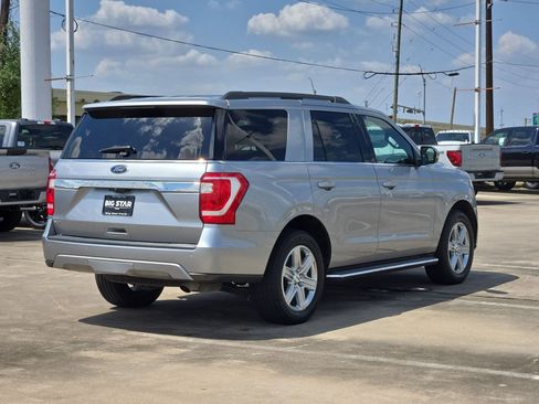 Used 2021 Ford Expedition XLT RWD image 3