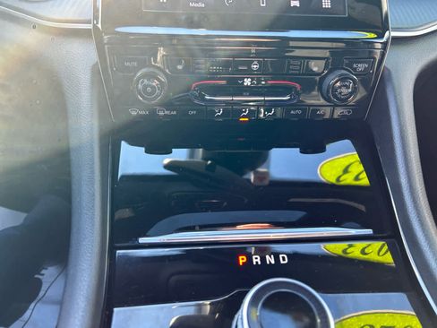 Used 2023 Jeep Grand Cherokee Altitude image 30