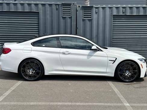 Used 2018 BMW M4 Coupe RWD image 9