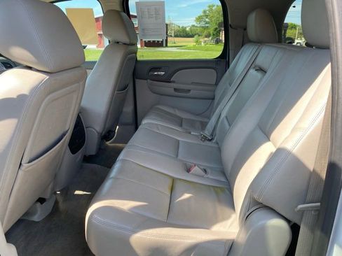 Used 2012 Chevrolet Suburban LT w/ Luxury Package AWD/4WD image 16