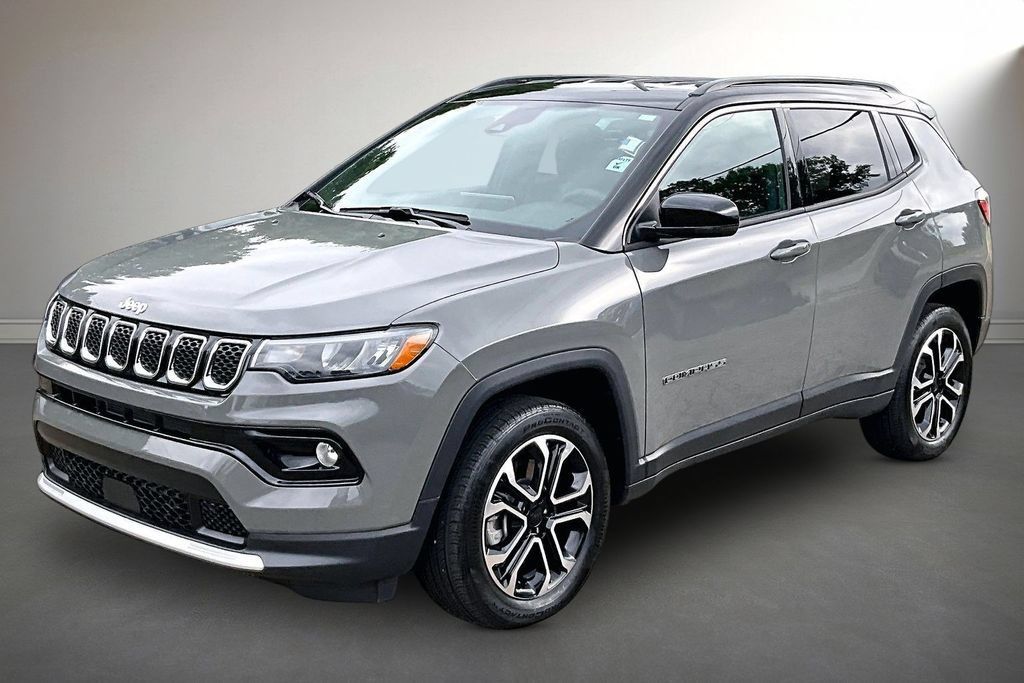 Used 2023 Jeep Compass Limited AWD/4WD image 3