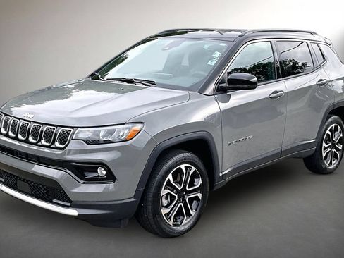 Used 2023 Jeep Compass Limited AWD/4WD image 3
