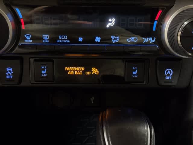Used 2021 Toyota RAV4 XLE Premium AWD/4WD image 32