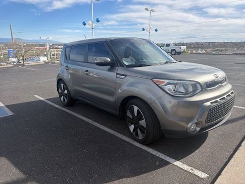 Used 2016 Kia Soul ! w/ Premium Package image 2
