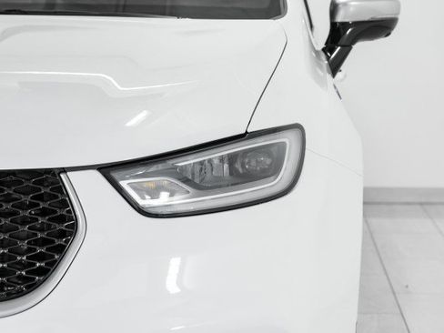 Used 2023 Chrysler Pacifica Pinnacle image 39