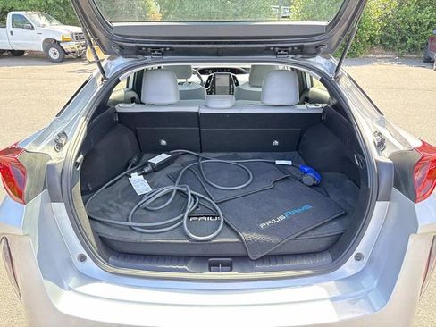 Used 2020 Toyota Prius Prime XLE w/ Carpet Mat Package FWD image 12