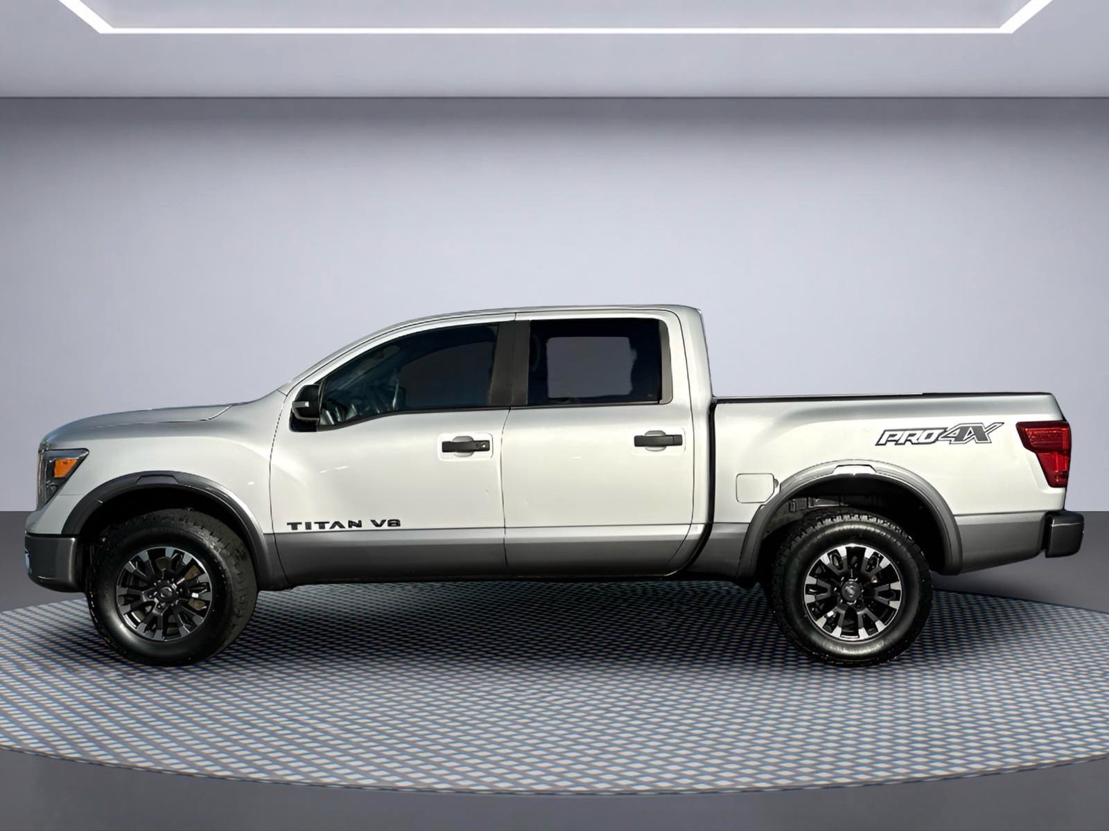 Used 2018 Nissan Titan PRO-4X AWD/4WD image 3