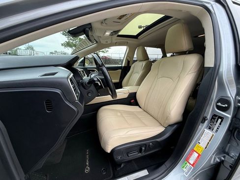 Certified 2022 Lexus RX 350L Luxury w/ Accessory Package (Z1) FWD image 22