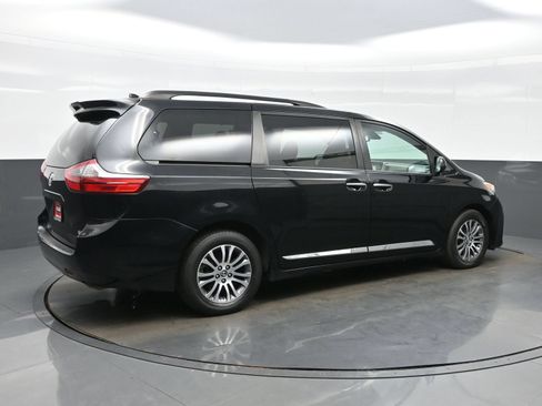 Used 2020 Toyota Sienna XLE FWD image 6
