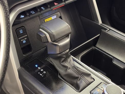 Used 2022 Toyota Tundra Platinum AWD/4WD image 15