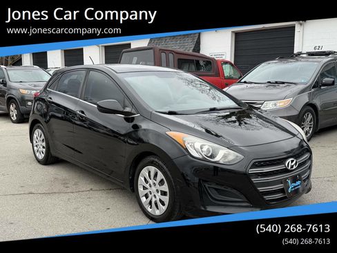 Used 2017 Hyundai Elantra GT image 1
