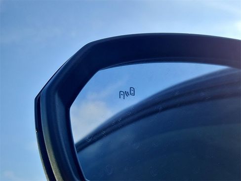 New 2025 Volkswagen Taos SE image 13