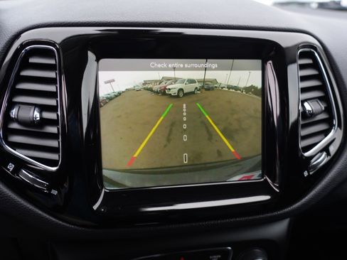 Used 2021 Jeep Compass Limited image 29