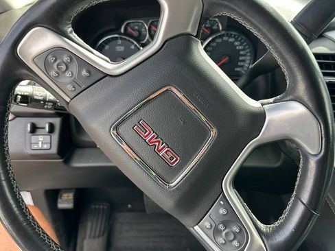 Used 2018 GMC Yukon XL SLT w/ Open Road Package RWD image 1