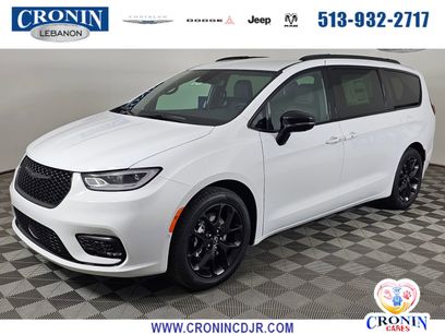 New 2026 Chrysler Pacifica Select w/ S Appearance Package