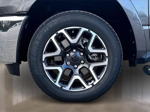 Used 2025 RAM 1500 Laramie image 30