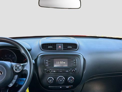 Used 2016 Kia Soul + image 17
