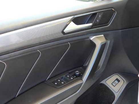 Used 2022 Volkswagen Tiguan SE R-Line image 56