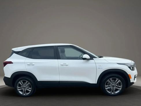 Used 2021 Kia Seltos LX AWD/4WD image 4