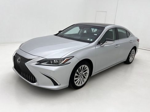Used 2020 Lexus ES 350 w/ Accessory Package FWD image 4