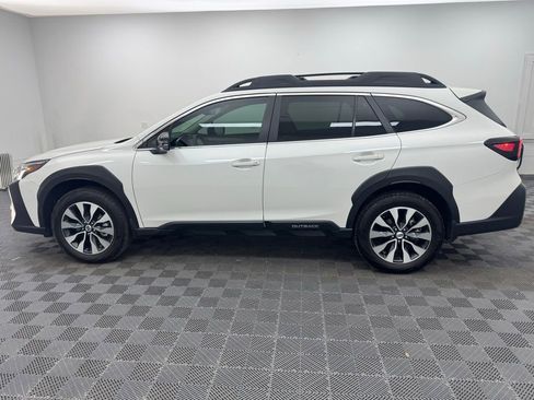Used 2025 Subaru Outback Limited AWD/4WD image 13