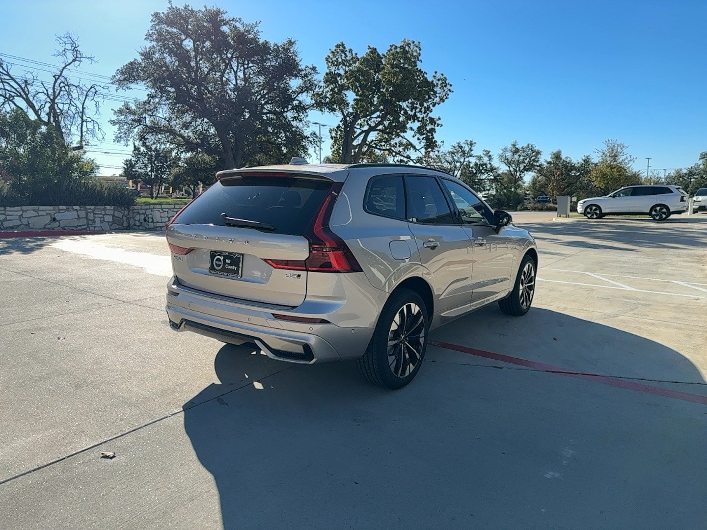 New 2026 Volvo XC60 B5 Plus w/ Protection Package Premier AWD/4WD image 5