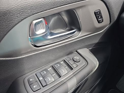 New 2025 Chrysler Pacifica Select image 17