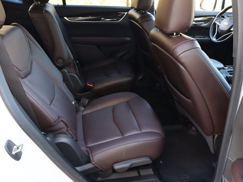 Used 2022 Cadillac XT6 Premium Luxury w/ Technology Package FWD image 19