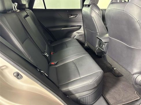 Used 2022 Toyota Venza XLE image 10