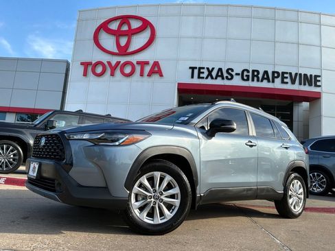 Used 2025 Toyota Corolla Cross LE FWD image 2