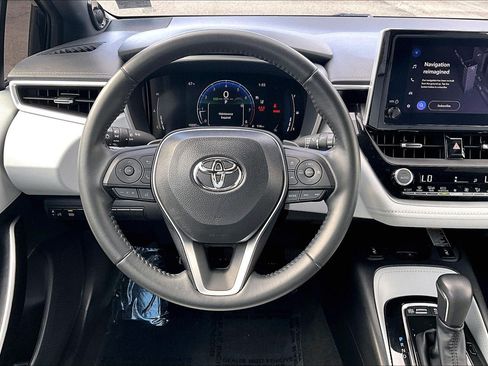 Used 2025 Toyota Corolla XSE FWD image 5