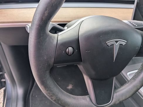 Used 2022 Tesla Model Y Long Range AWD/4WD image 18