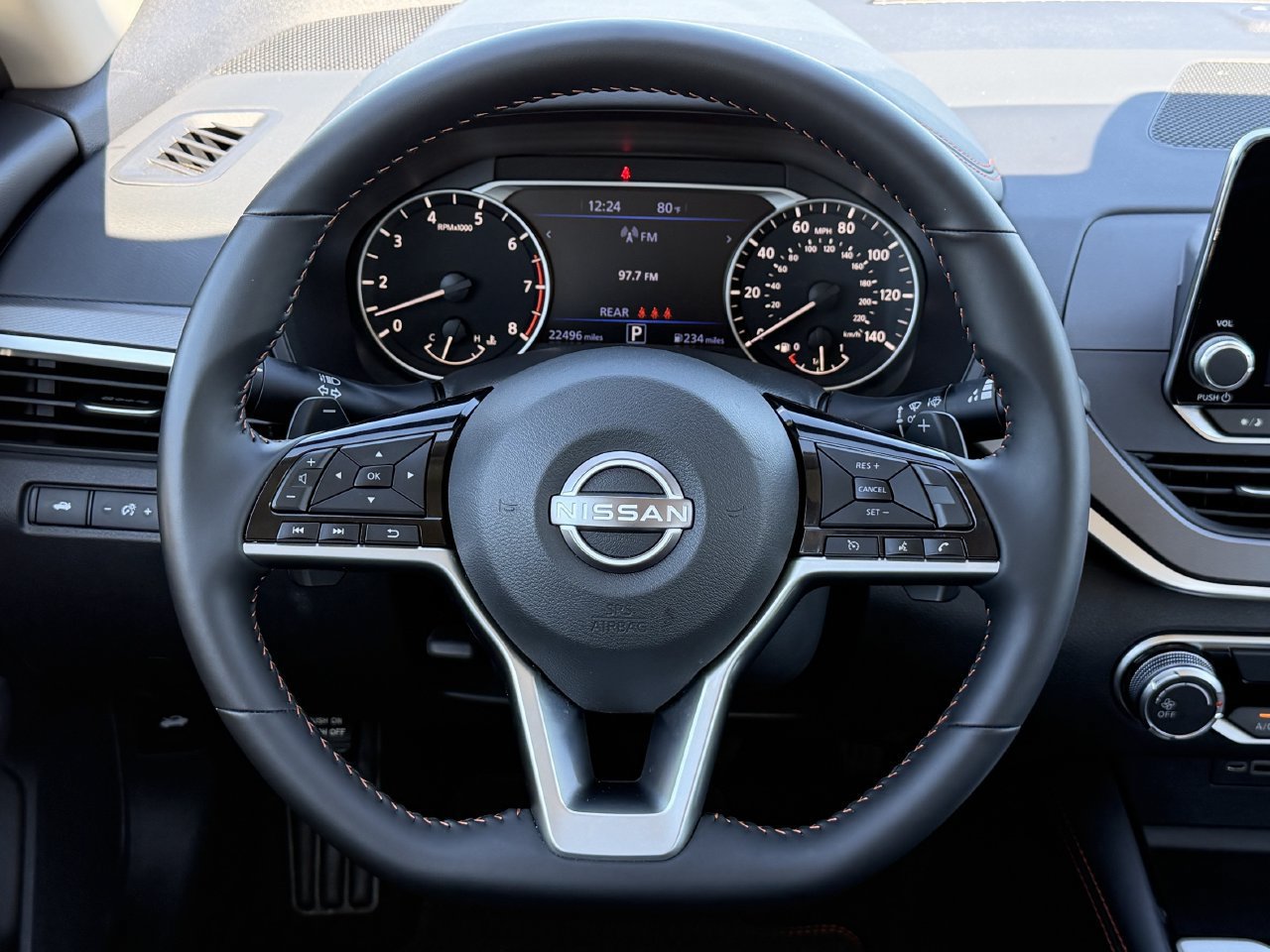 Used 2025 Nissan Altima 2.5 SR FWD image 12