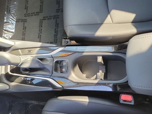 Used 2024 Toyota Corolla Cross XLE w/ Convenience Package image 18