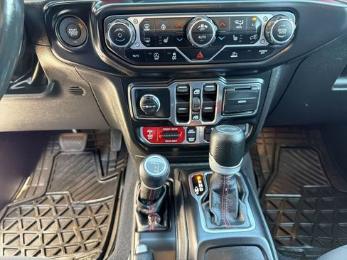 Used 2022 Jeep Wrangler Unlimited Rubicon w/ Cold Weather Group image 17