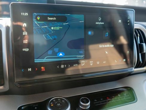 Used 2025 Ford Expedition Active image 24