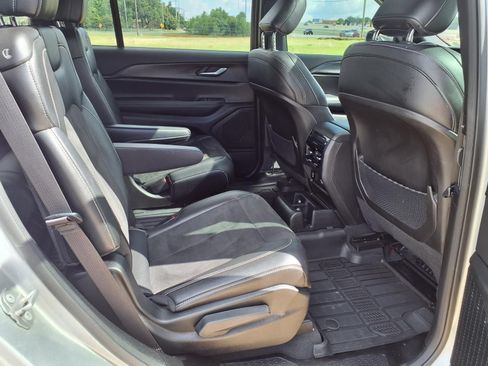 Used 2023 Jeep Grand Cherokee L Laredo RWD image 21