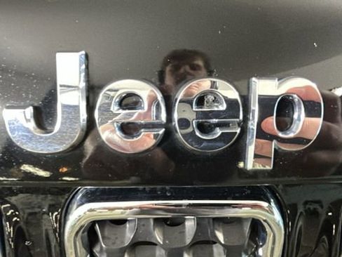 Used 2024 Jeep Compass Limited AWD/4WD image 9