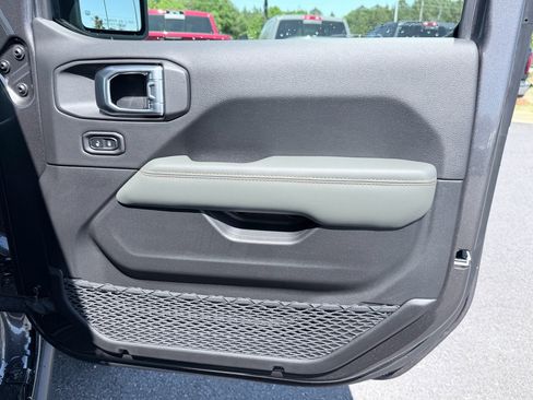 New 2026 Jeep Gladiator Mojave AWD/4WD image 33