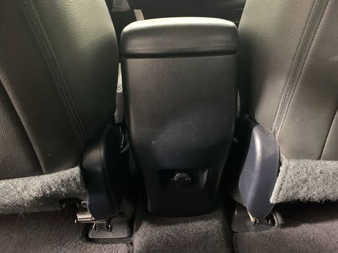 Used 2018 Toyota RAV4 LE image 33