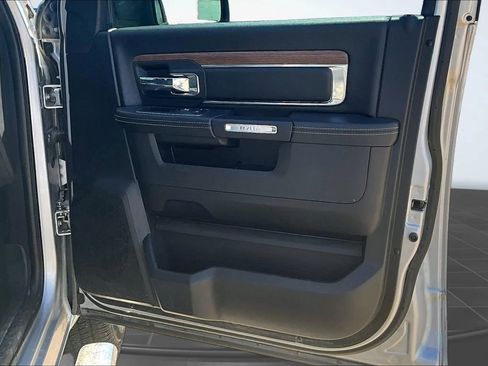 Used 2017 RAM 1500 Laramie AWD/4WD image 34
