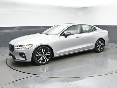 Used 2025 Volvo S60 B5 Plus AWD/4WD image 4